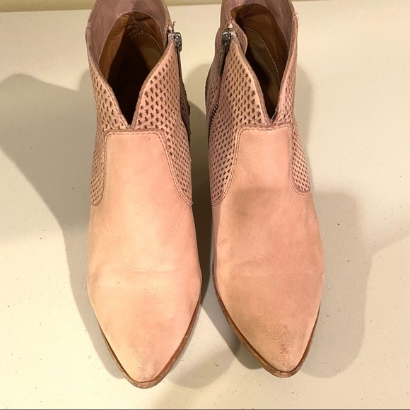 Frye Jennifer Suede Blush Ankle Bootie size 8 - Picture 6 of 7